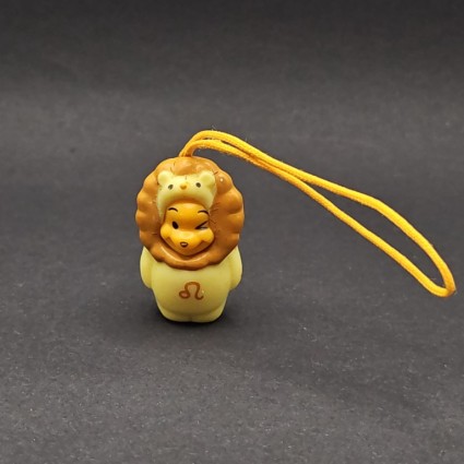 Disney Winnie the Pooh Peek-a-Pooh Zodiac Collection Lion Dangler Figurine d'occasion